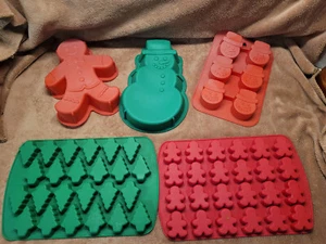5 Silicone Christmas Bakeware Candy Soap Molds Gingerbread Man, Snowman, Tree - Picture 1 of 3