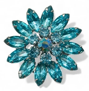 Vintage 1960’s Aqua Glass Rhinestone Starburst Brooch Pin MINTY - Picture 1 of 4