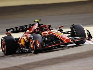 Ferrari SF-24 #55 Carlos Sainz 3rd Place Formula One F1 "Bahrain GP" (2024) with - Picture 1 of 2