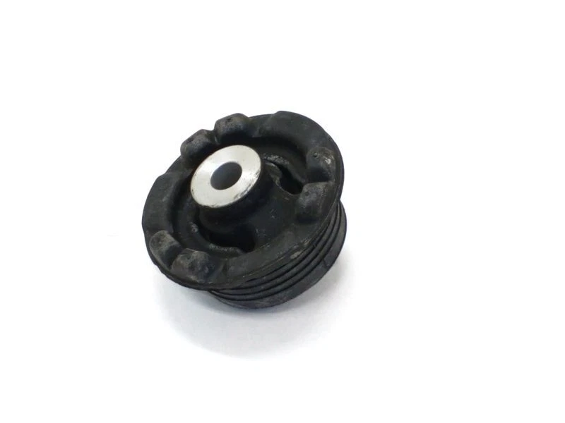 New OEM 97-01 Cadillac Catera, Opel Omega Control Arm Bushing 90447156 - Image 1 of 1