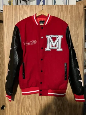 CHAQUETA UNIVERSITARIA NUEVA CON ETIQUETAS BOOHOO HOMBRE OFICIAL EDICIÓN LIMITADA - talla EXTRA MEDIANA Foto 1 de 4