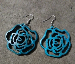Island Rose Open Cut Flower Dangle Drop Earrings Teal Blue Acrylic Plastic 2.5" - Picture 1 of 6