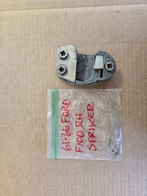 Ford F100 1961 1962 1963 1964 1966 puerta derecha placa de golpeador OEM Foto 1 de 4