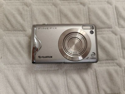 Fujifilm FinePix F Series F20 6.3MP Digital Camera - Silver - Image 1 of 4