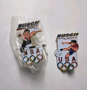 RAR NEU 2er Set Busch Light Beer USA Olympia Hutnadeln, Hürden, Fußball 1990er  - Bild 1 von 3