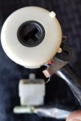 Interruptor de encendido Kawasaki GPZ550 1982 ♻️ Foto 1 de 4