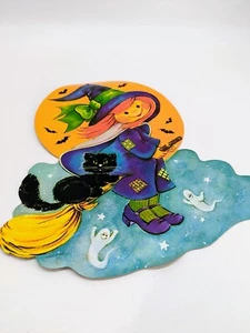 Vintage Halloween gestanzte Pappdekoration niedliche Hexe & Katze auf Besenstiel USA - Bild 1 von 4
