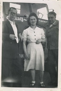 ALTES FOTO - VINTAGE SNAPSHOT - LKW TRANSPORTER PEUGEOT - TRUCK - Bild 1 von 1