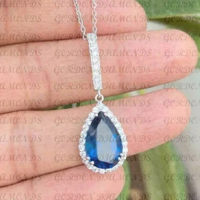Colgante con halo de diamantes y zafiro natural talla pera de 3,60 quilates enchapado en platino 950PT Foto 1 de 4