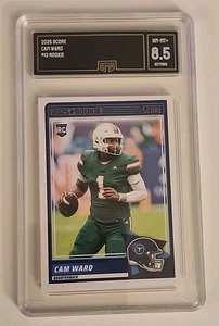 Cam Ward 2025 Score #13 Rookie RC GMA Graded NM-MT+ 8.5 - Bild 1 von 2