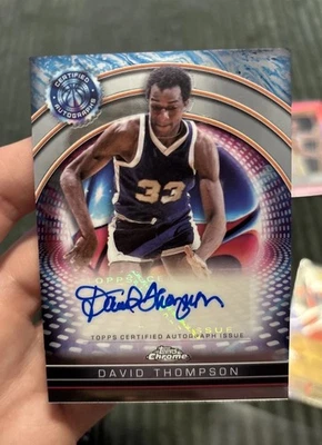 Autógrafos certificados Topps 2024-25 cromados - David Thompson #TCAI-DT Foto 1 de 2