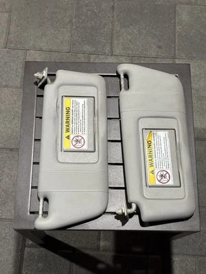 Пара солнцезащитных козырьков 03–09 Mercedes W209 CLK550 CLK350 55 AMG левый и правый серые от оригинального производителя - Изображение 1 из 4