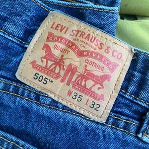 Levis 505 Jeans 35x32 nice preowned pair as pictured blue jeans zip fly - Picture 1 of 13