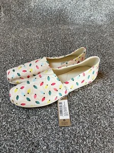 TOMS Women’s Belmont Christmas Lights Slip on Flats Beige Shoes, Size 9 New WOB - Picture 1 of 6