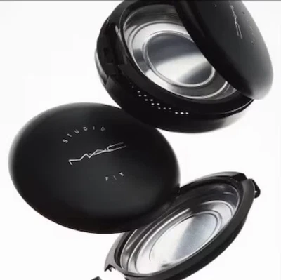 ‼️EMPTY‼️ MAC Studio Fix Powder + Foundation Compact w/Mirror | Empty Pan | READ - Image 1 of 3