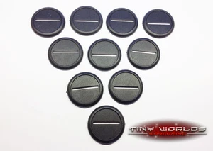 Basi in plastica nera con labbra rotonde 10 x 40 mm - labbro stile Wargaming Warmachine  - Foto 1 di 1