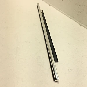 AUDI S6 2014-2018 PUERTA TRASERA IZQUIERDA LADO CONDUCTOR VENTANA CINTURÓN MOLDEADO OEM - Imagen 1 de 15