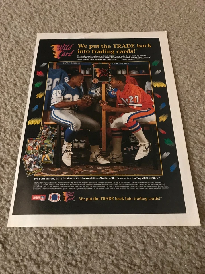 Publicidad impresa vintage 1991 comodín de tarjetas de fútbol Barry Sanders Steve Atwater Foto 1 de 1