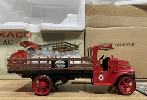 First Gear 19-2571 1:34 Die Cast Texaco Mack AC Stakebed Truck - Bild 1 von 11