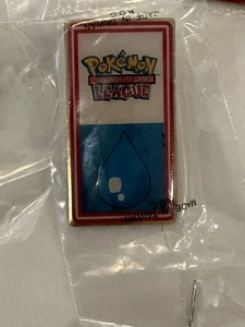 Pin Insignia Gimnasio Liga Pokémon Kanto Sellado 2000 Tarjeta WOTC Nintendo Lágrima Brumosa - Imagen 1 de 2