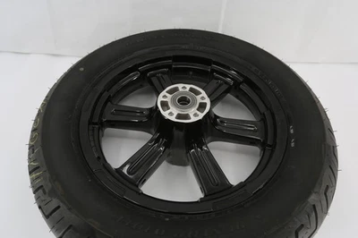 Harley-Davidson Softail Street Bob M8 & Standard M8 6 Speichen Felge hinten schw - Bild 1 von 4