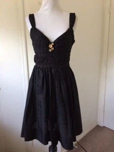 XOXO KLEID SCHWARZ GRÖSSE SMALL BINDEBAND SCHÄRPE KNOPFDETAIL NEU - Bild 1 von 5
