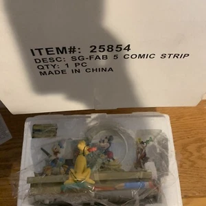 Disney Mickey& Friends Comic Strip Artists Mickey Mouse March Snow Globe NEW!!! - Picture 1 of 7