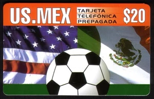 $20. US. Mex: Balón de fútbol con tarjeta telefónica de banderas de Estados Unidos y México - Imagen 1 de 1