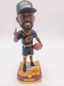 2016 KYRIE IRVING CLEVELAND CAVALIERS DAS LAND DER CHAMPIONS FOCO WACKELKOPF - Bild 1 von 5