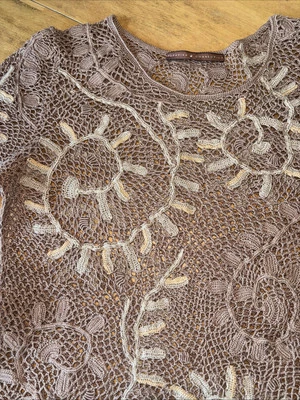 39 CONEXIÓN PERUANA Suéter Tejido Crochet Taupe Arte Floral para Usar S Foto 1 de 4