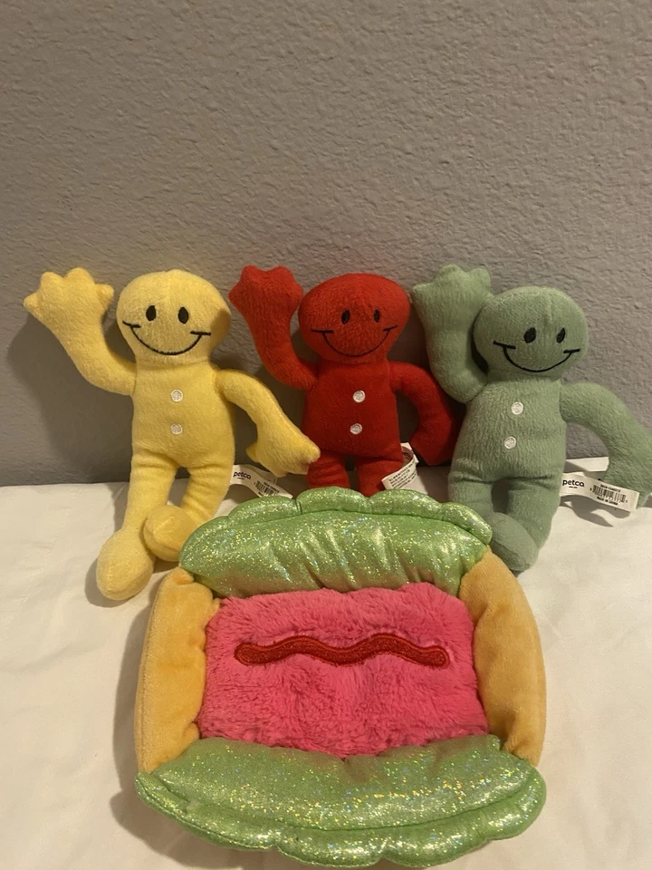 Lote de 4 Juguetes para Perros Petco Agitando Personajes de Peluche y Juego de Cama Taco de Peluche Limpio Foto 1 de 1
