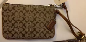 Nuevo con etiquetas Coach Pequeña Firma C Caqui Tabaco Marrón Borde de Cuero - Imagen 1 de 4