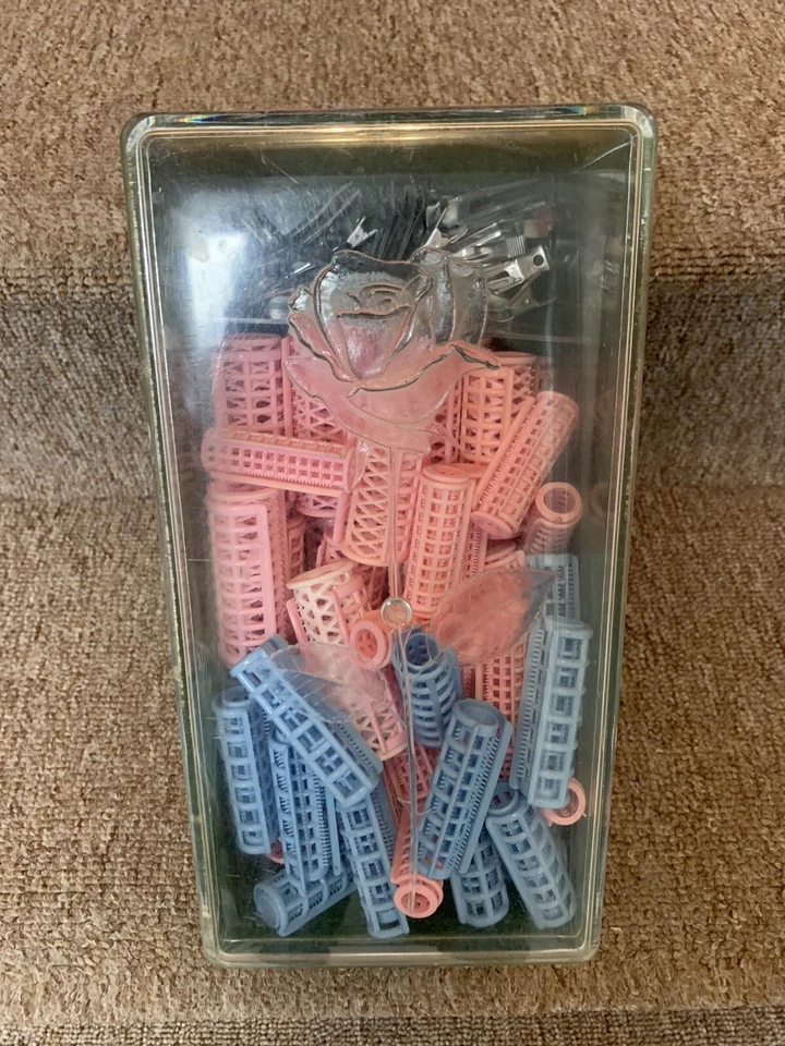 Rodillos de pelo vintage rosa y azul rizadores clips plateados y caja de almacenamiento Foto 1 de 4