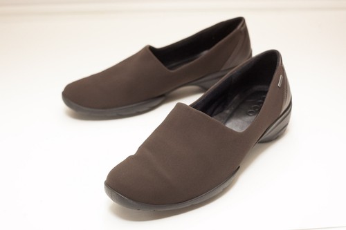 ECCO taglia dalla 7 alla 7 5 slip on marrone Gore Tex donna