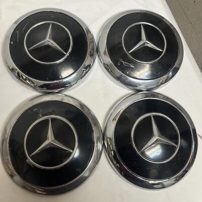 Tapacubos para perros Mercedes Benz (4) negros  Foto 1 de 4