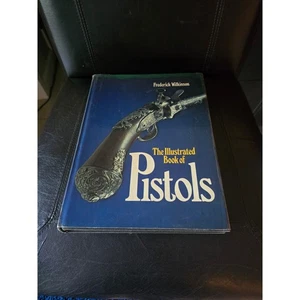 The Illustrated Book of Pistols Hardcover Art Collectible Firearm History - Imagen 1 de 7