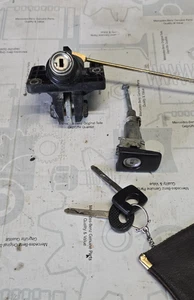 W201 190e 190d Schloss Kofferraumschloss Türschloss  Set - Bild 1 von 1