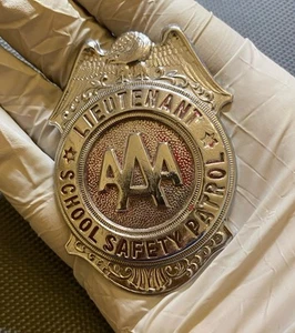 Vintage AAA School Safety Patrol Badge - Lieutenant - Bild 1 von 2