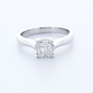 Klassischer Solitärring 0,7 KT NATÜRLICHER DIAMANT F/SI1 PRINZESSSCHLIFF 18 K WEISSGOLD - Bild 1 von 4