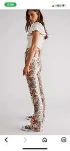 Pantalones de mezclilla acampanados de tiro alto Free People Floral x Wrangler Westward 29x32 - Imagen 1 de 20