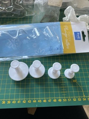 PME DA634 Daisy Marguerite Plunger Cutters, Mini, Small, Medium and Large Sizes - Image 1 of 4