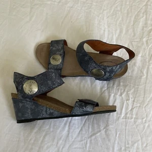 Taos Sandals Womens Size 9-9.5 Carousel 2 Wedge Leather Suede Blue Floral Casual - Picture 1 of 6