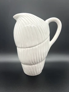 Jarra World Market De Colección Cáscara Blanca Crema/Concha Marina Hecha en Portugal 2 Qt - Imagen 1 de 9