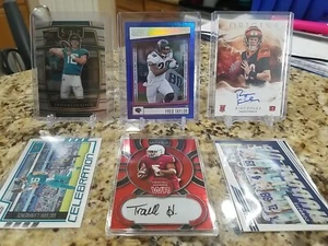 NFL Football Card Lot #239 - 6 NFL Cards - Lawrence, Taylor, Finley, Etc. - Picture 1 of 7