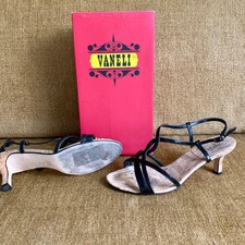 vaneli tommy pump