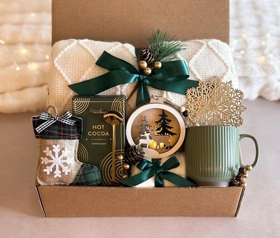 Caja de Regalo de Navidad | Caja de Regalo Hygge, Caja de Regalo para Mujer, Caja de Regalo de Invierno, Auto C Foto 1 de 2