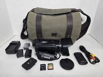 Canon Vixia HF G20 Camcorder Bag 3 Batteries 2 64gb Memory Cards Remote - Image 1 of 4