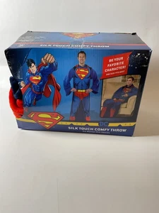 DC Comics Superman Silk Touch bequeme Wohndecke mit Ärmeln von Northwest - On - Bild 1 von 4