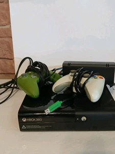 X Box 360 With 2 Contollers And 2 Games - Picture 1 of 7