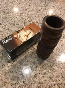 Action Industries Vintage Set Of 4 Brown Wooden Round Napkin Rings Box 8404 NEW - Picture 1 of 7